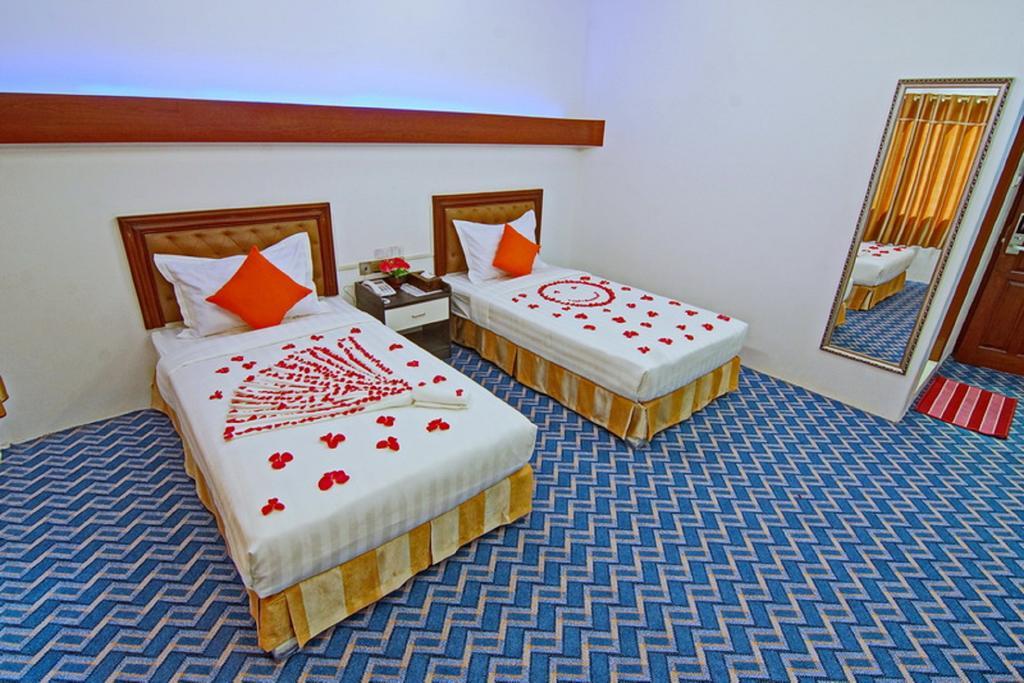 Perfect Hotel Mandalay Esterno foto