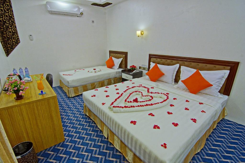 Perfect Hotel Mandalay Esterno foto