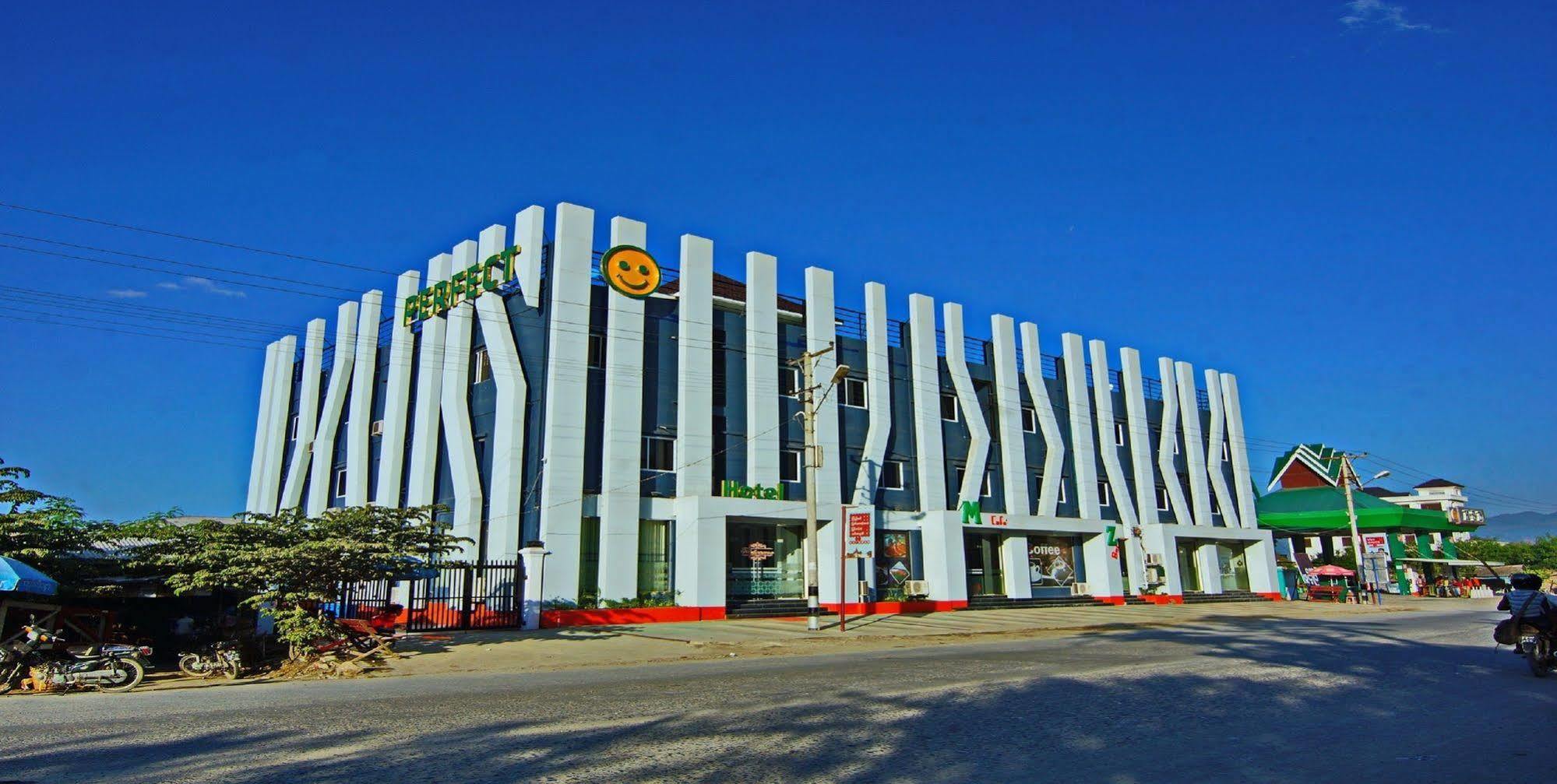 Perfect Hotel Mandalay Esterno foto