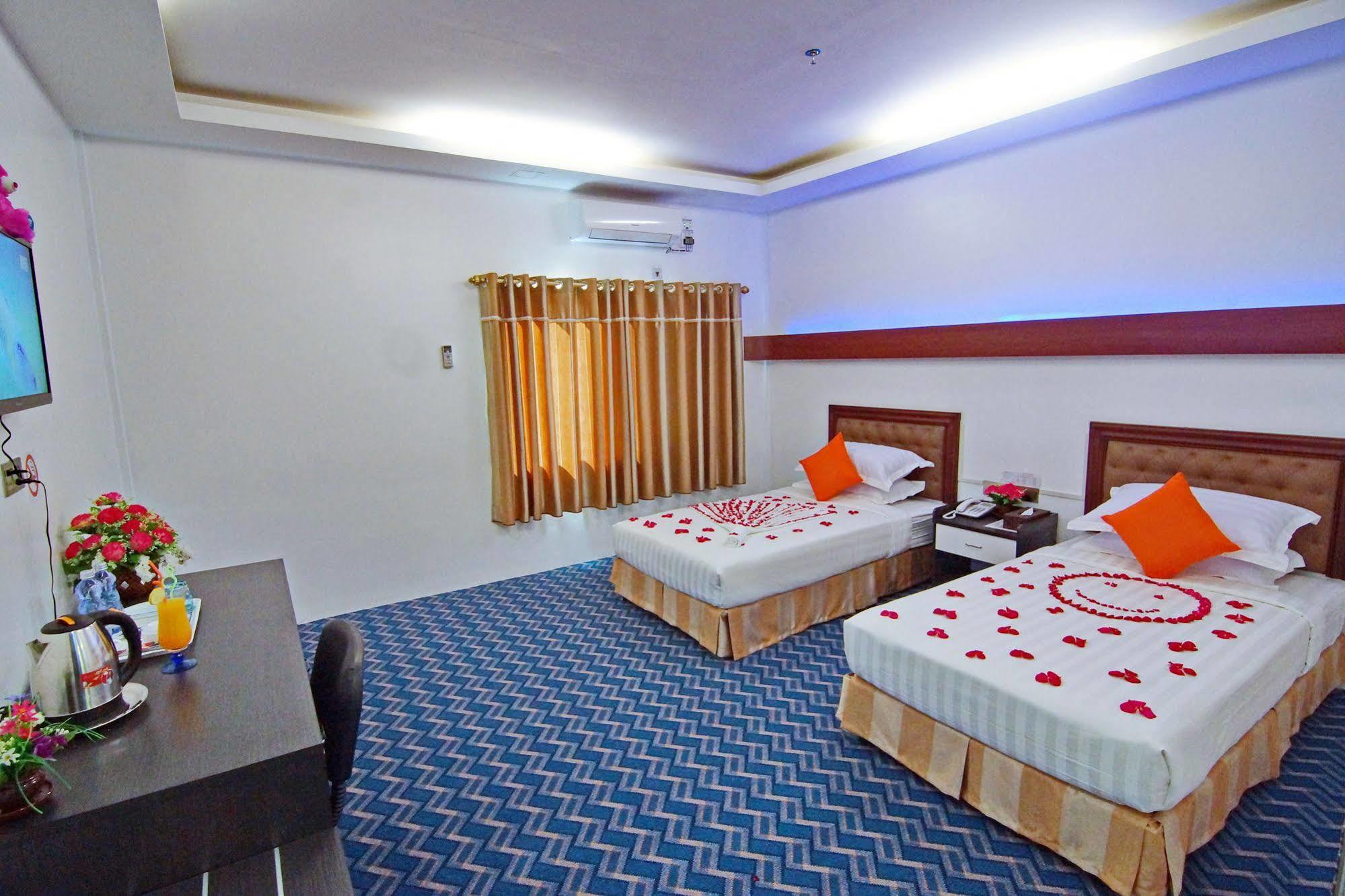 Perfect Hotel Mandalay Esterno foto