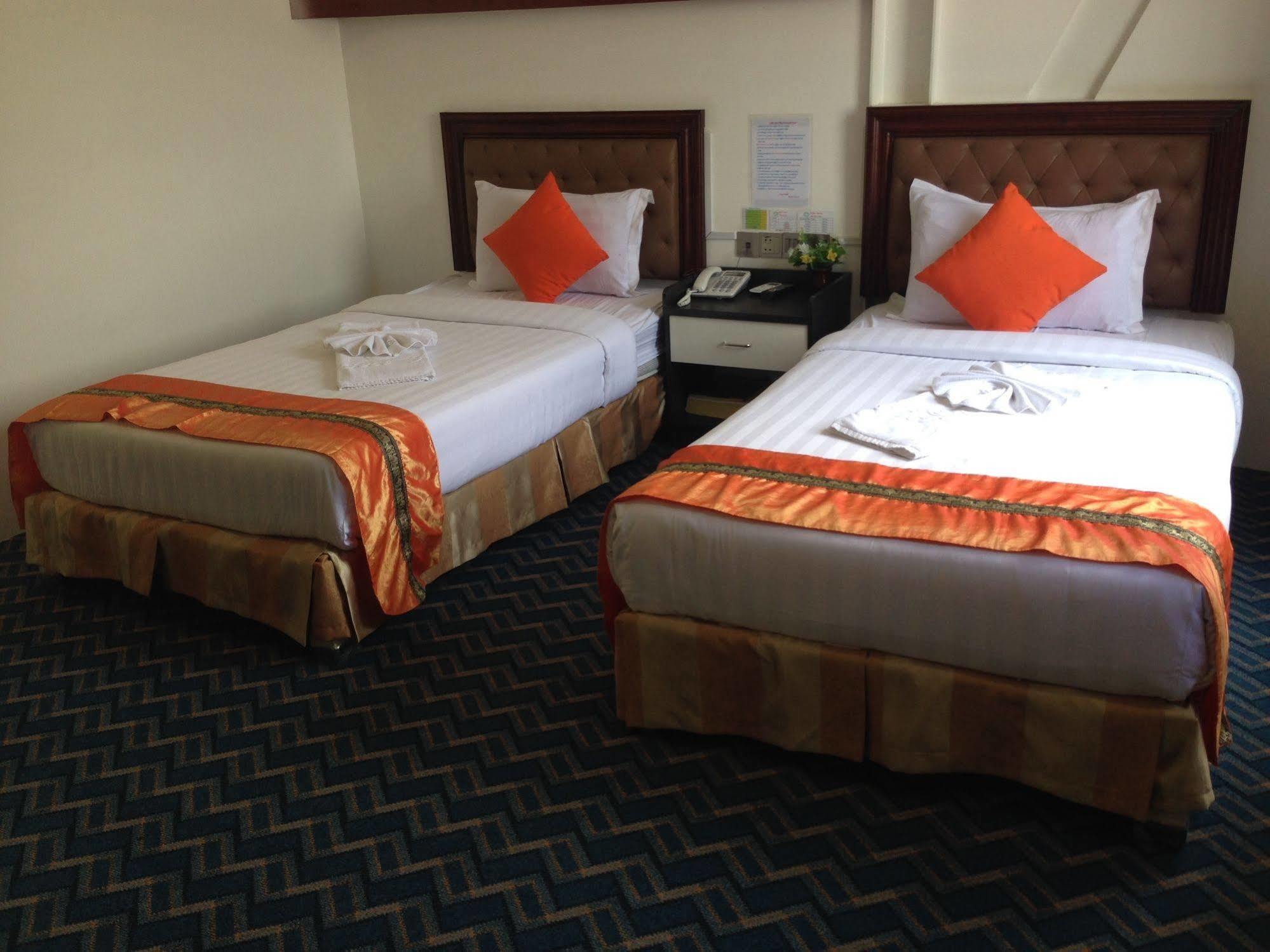 Perfect Hotel Mandalay Esterno foto