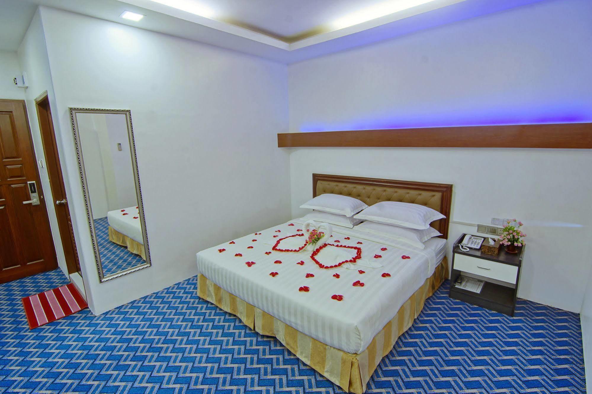Perfect Hotel Mandalay Esterno foto