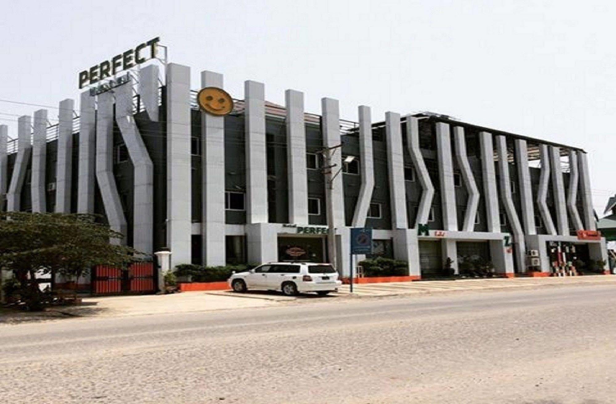 Perfect Hotel Mandalay Esterno foto